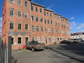 588-612-612 E Main St in Bridgeport, CT - Building Photo - Building Photo