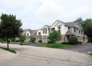 Aspen Grove in Palatine, IL - Building Photo - Building Photo