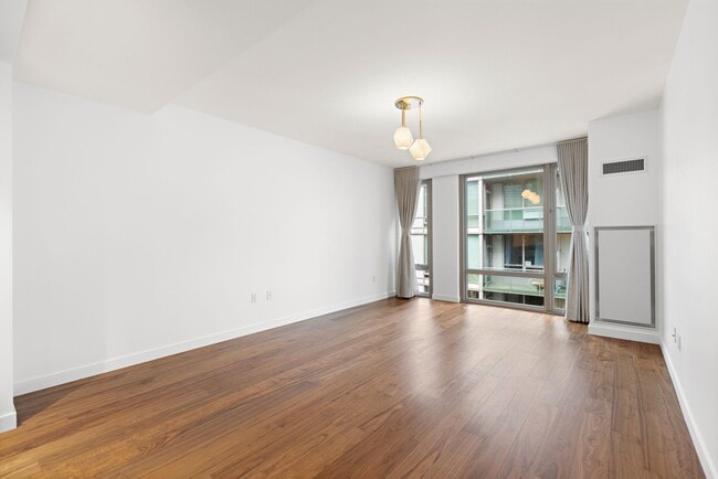 2 Shore Ln in Jersey City, NJ - Building Photo - Building Photo