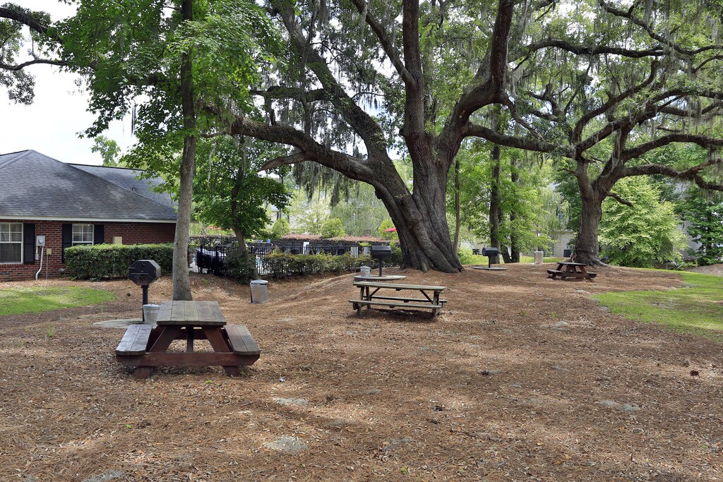 Shadowmoss Pointe Apartments and Townhomes Charleston, SC Apartments