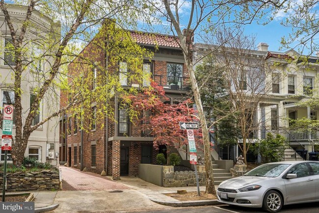 property at 424 Q St NW