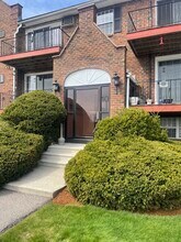 10 Williamsburg Ct in Shrewsbury, MA - Building Photo - Building Photo