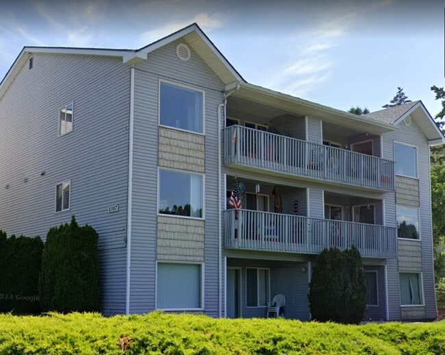 2307 W Woodin Ave in Chelan, WA - Building Photo - Building Photo