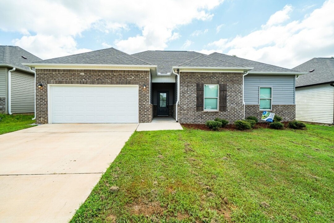 30 County Rd 1018 in Thorsby, AL - Building Photo