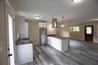 3120 Doreen Way in Louisville, KY - Foto de edificio - Building Photo