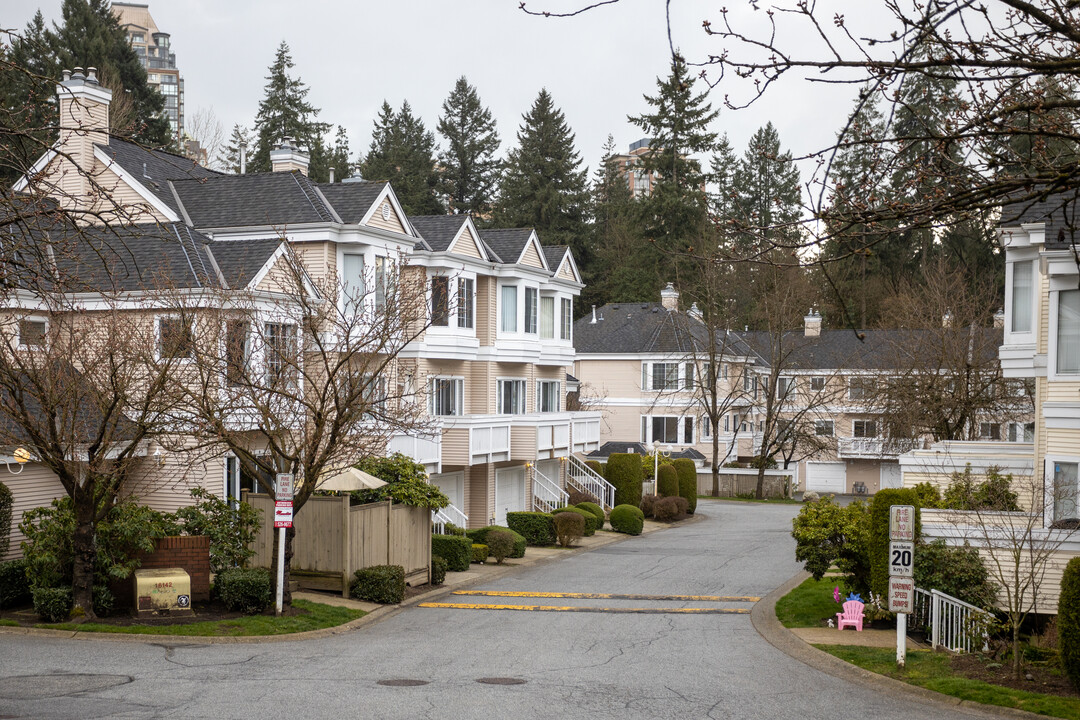 Francisco Lane in Burnaby, BC - Building Photo