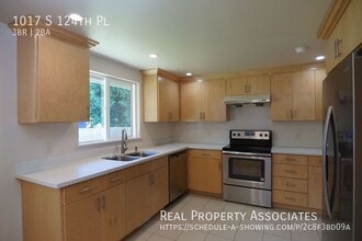 1017 S 124th Pl in Seattle, WA - Building Photo - Building Photo