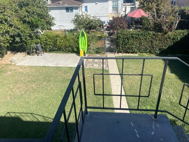 827 Cedar Ave-Unit -831 in Long Beach, CA - Building Photo - Building Photo