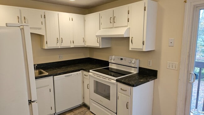 165 Alice St, Unit 1 in Torrington, CT - Building Photo - Building Photo