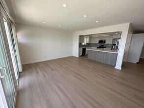 320 Paseo De La Playa in Redondo Beach, CA - Building Photo - Building Photo