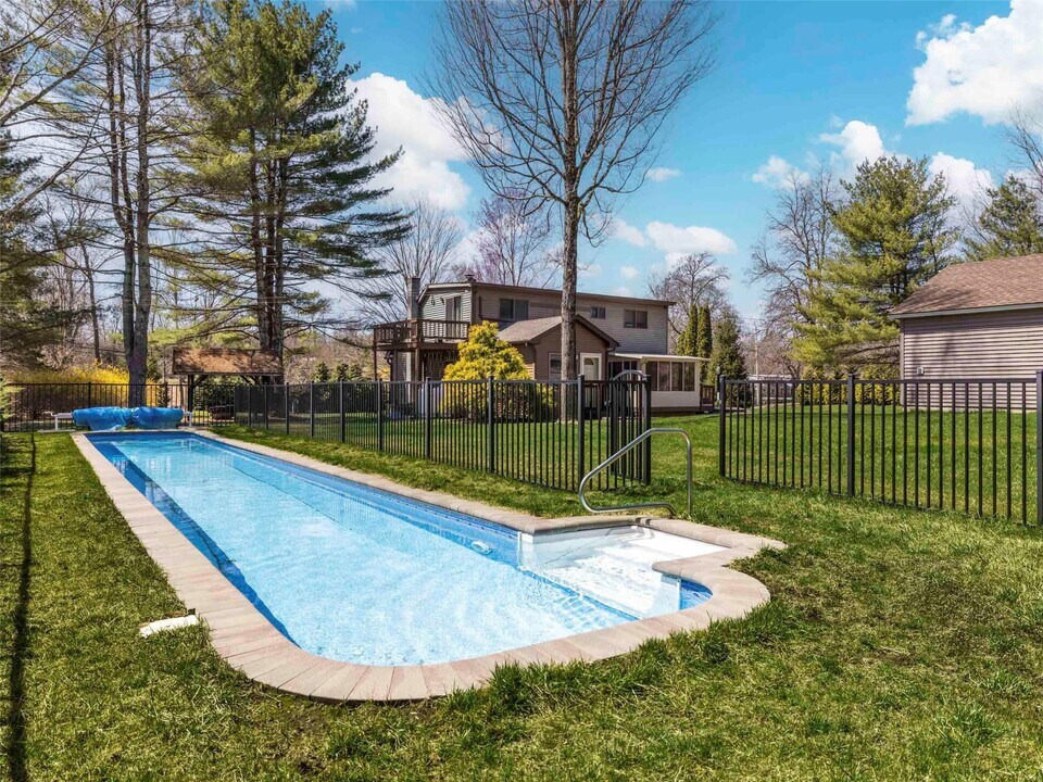 673 Acorn Hill Rd in Olivebridge, NY - Building Photo