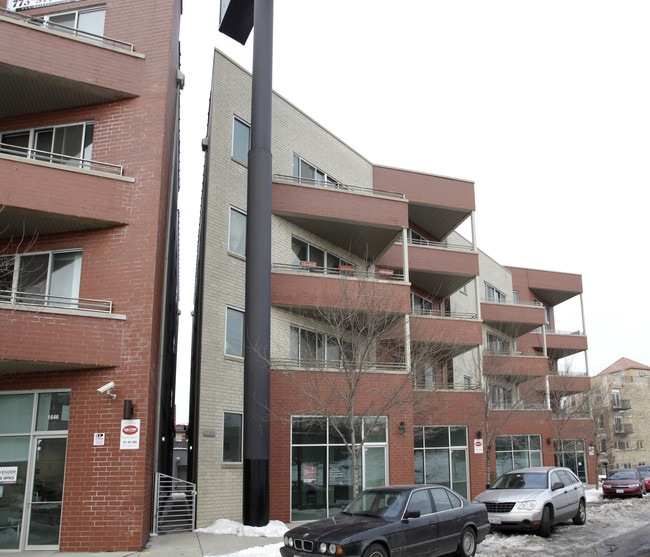 1650-1652 N Bosworth Ave