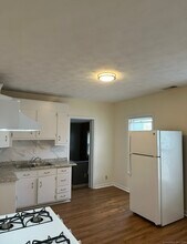 25 Locust St in New Britain, CT - Building Photo - Building Photo