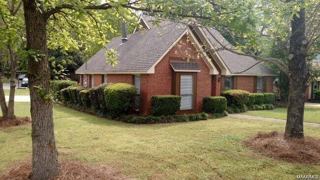 property at 3301 Hillcrest Ln