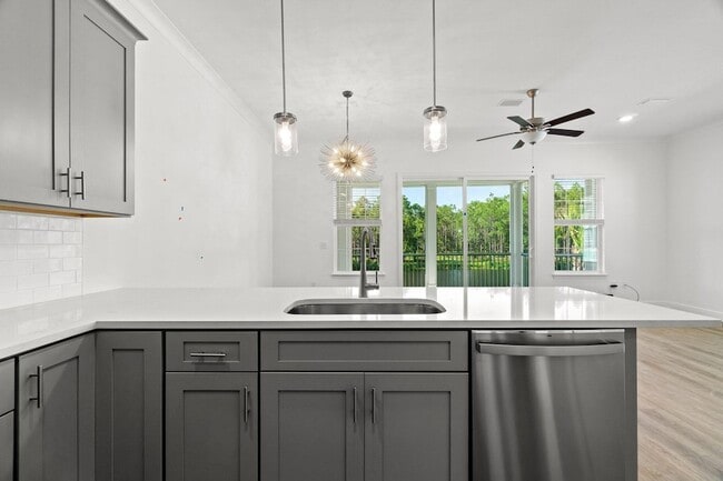 212 Kara Lake Dr in Santa Rosa Beach, FL - Foto de edificio - Building Photo