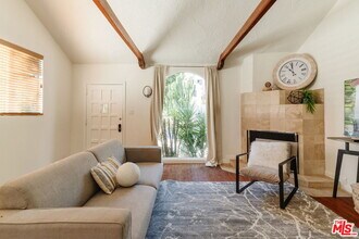 2060 High Tower Dr in Los Angeles, CA - Building Photo - Building Photo