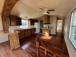 128 Shadow Oaks Ln in Bastrop, TX - Building Photo - Building Photo