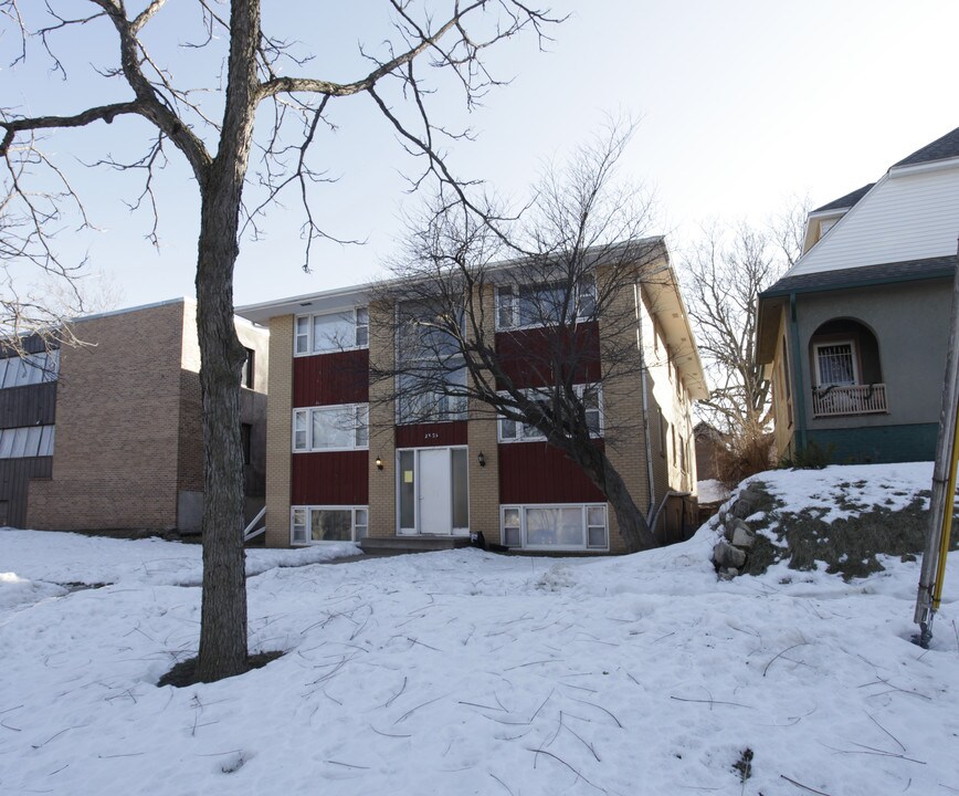 2335 B St in Lincoln, NE - Foto de edificio