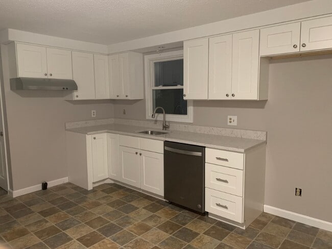 56 Hall St in Manchester, NH - Foto de edificio - Building Photo