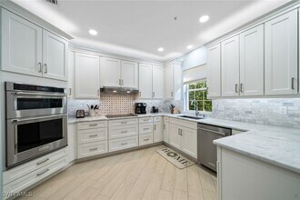 269 Colonade Cir in Naples, FL - Foto de edificio - Building Photo