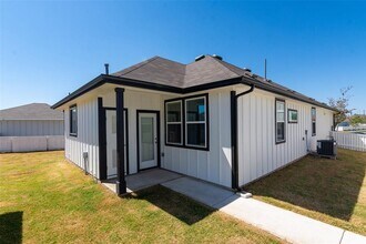 350 Fabion St in Niederwald, TX - Building Photo - Building Photo