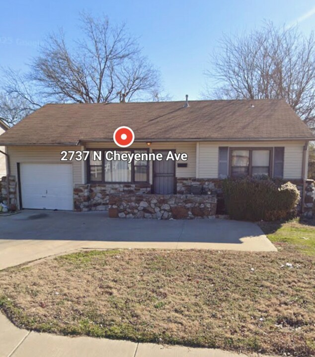 2737 N Cheyenne Ave in Tulsa, OK - Building Photo
