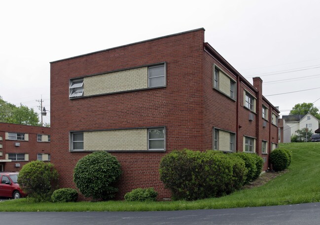 4748 Delhi Ave in Cincinnati, OH - Foto de edificio - Building Photo