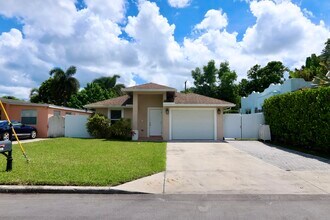 1032 Francis St in West Palm Beach, FL - Building Photo - Building Photo