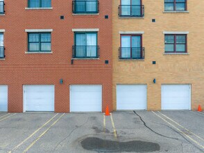 561 N Pontiac in Walled Lake, MI - Foto de edificio - Building Photo