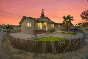 1971 H St in Union City, CA - Building Photo