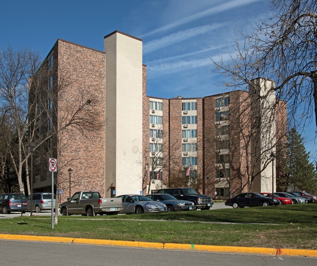 Park Towers in Hutchinson, MN - Foto de edificio - Building Photo