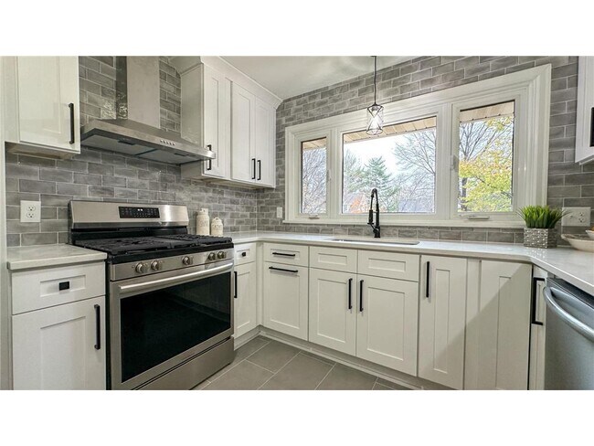 4370 Mackey Ave in Minneapolis, MN - Building Photo - Building Photo