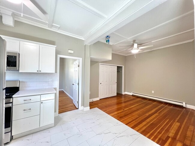 6 Holland St, Unit 6R in Winchester, MA - Foto de edificio - Building Photo