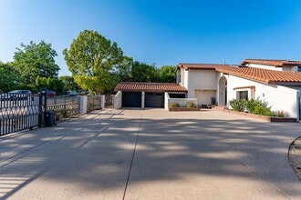4372 Park Vicente in Calabasas, CA - Building Photo - Building Photo