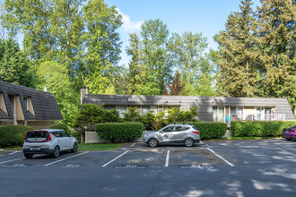 Village Condominiums in Kirkland, WA - Building Photo - Building Photo