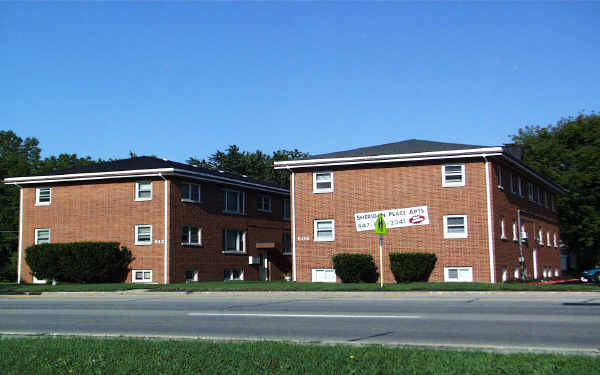 Sheridan Place Apartments in Winthrop Harbor, IL - Building Photo