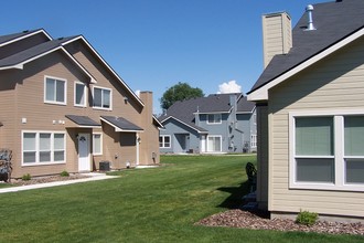 Chestnut Valley Townhomes in Nampa, ID - Foto de edificio - Building Photo