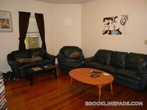 127 Brook St in Brookline, MA - Foto de edificio - Building Photo