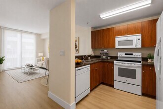 115 SW 11th St, Unit 707 in Miami, FL - Building Photo - Building Photo