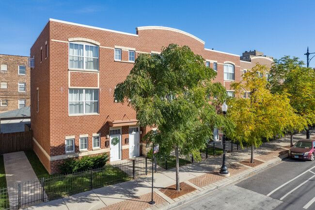 Shoreline Condominiums in Chicago, IL - Building Photo - Building Photo