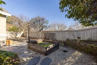 286 Red Mountain Dr in Cloverdale, CA - Building Photo - Building Photo