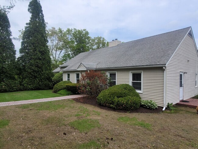 84 Washington Rd in Woodbury, CT - Building Photo - Building Photo