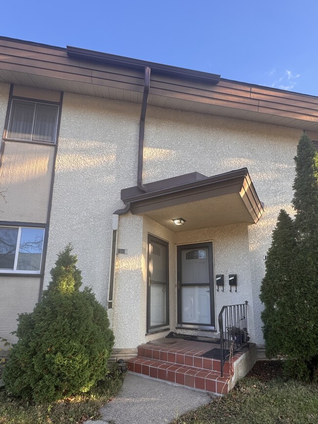 2108 Campbell Rd in La crosse, WI - Foto de edificio - Building Photo