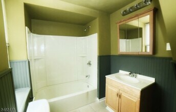 295 Franklin St, Unit 2 in Bloomfield, NJ - Building Photo - Building Photo