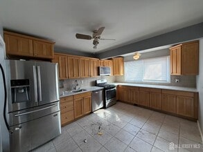 25 Bartman Rd in East Brunswick, NJ - Building Photo - Building Photo