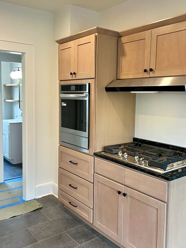 522 Stafford Ave, Unit 1