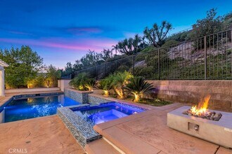 20151 Vía Medici in Los Angeles, CA - Building Photo - Building Photo