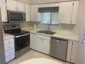 1768 Foxhall Cir in Kissimmee, FL - Building Photo - Building Photo