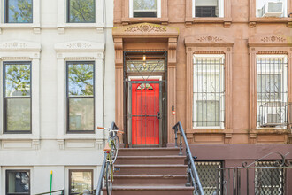 292 Clifton Place in Brooklyn, NY - Foto de edificio - Building Photo