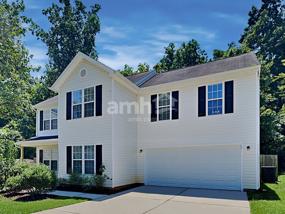 132 Drewsbury Dr in Greensboro, NC - Building Photo
